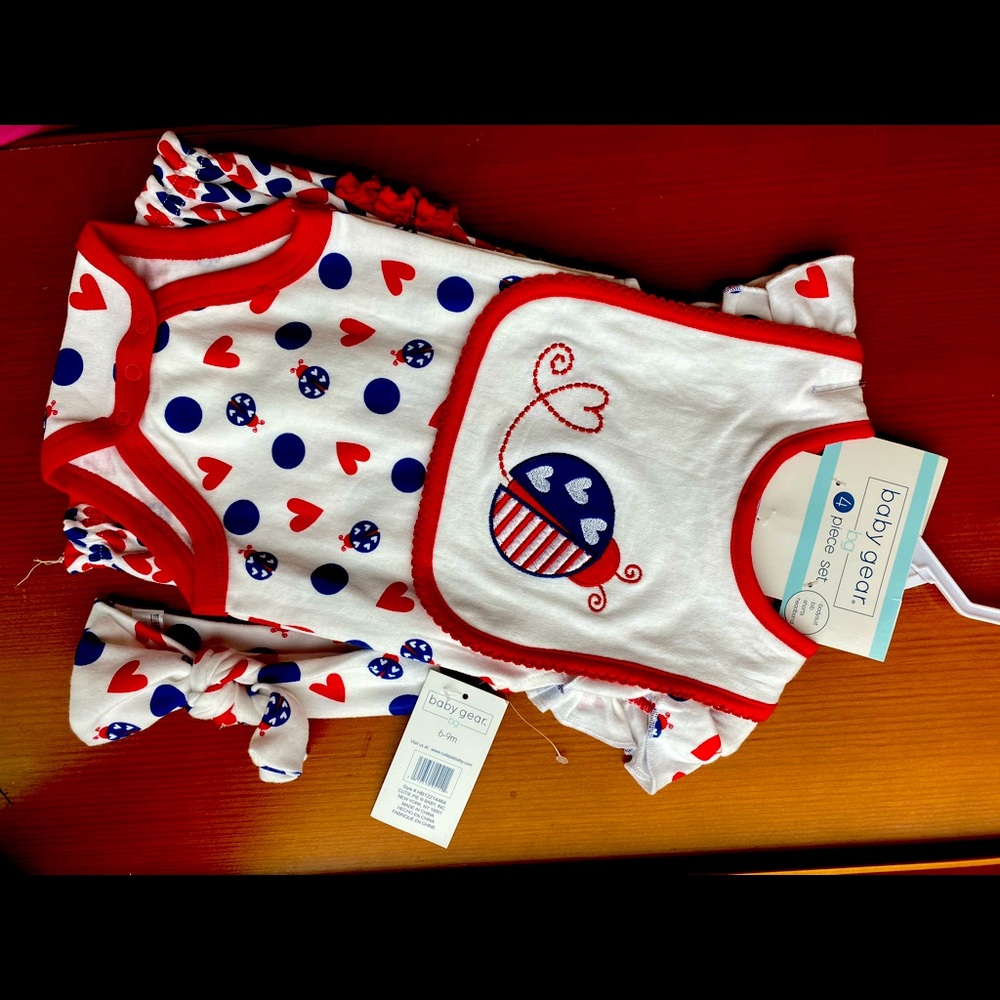 NWT Patriotic 4 piece outfit